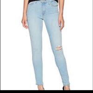 Levi slimming skinny lightwash jeans